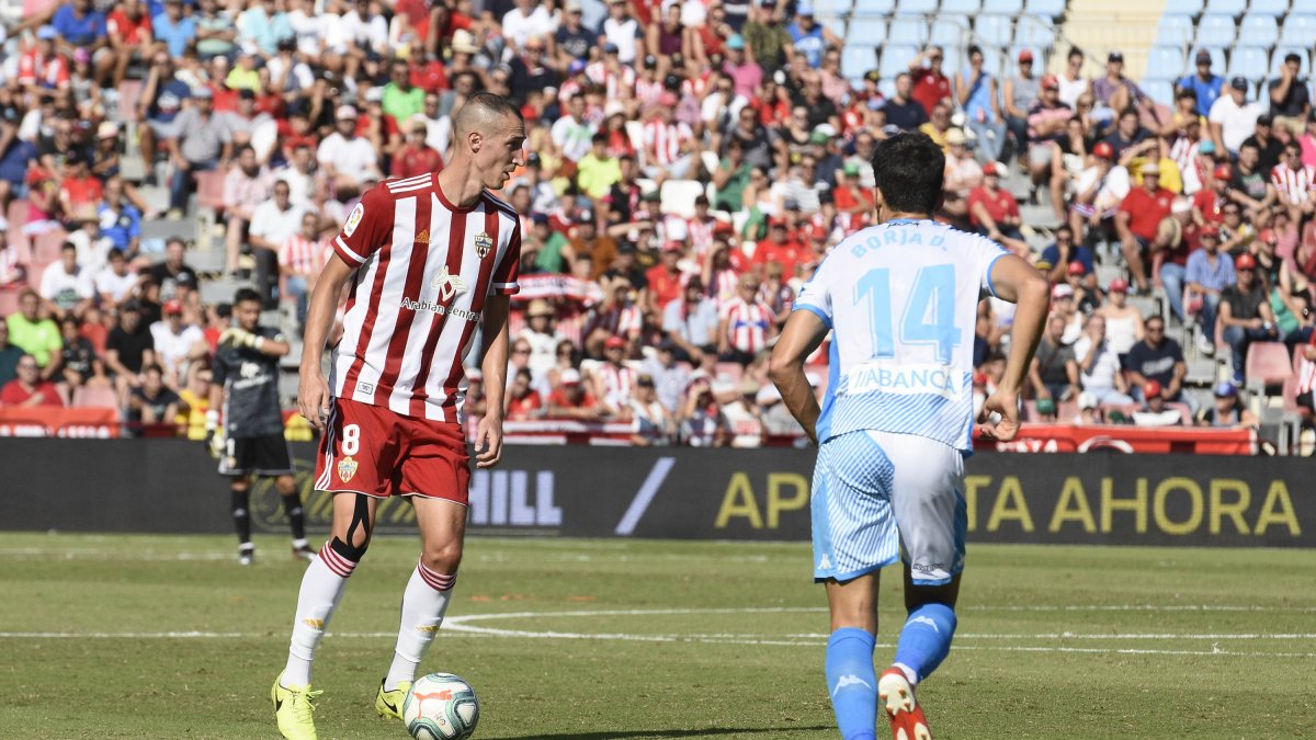 Radosav Petrovic echa en falta la alegría de Almería.