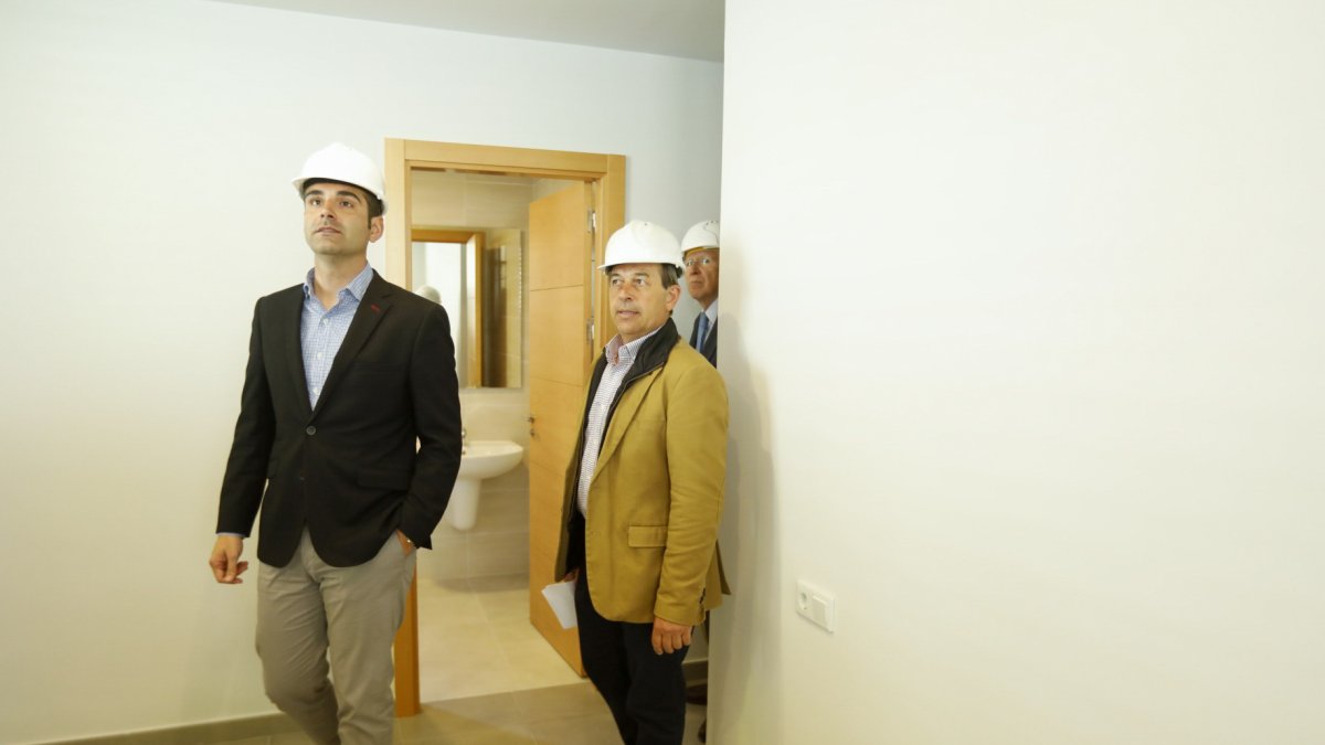 El alcalde anuncia la condonación de la deuda en un 80%.