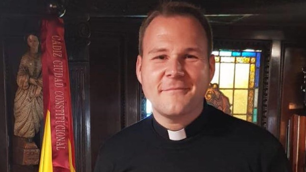 José María Sánchez, consiliario de la Agrupación.