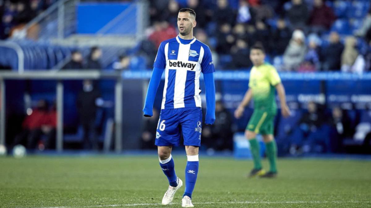 Édgar Méndez será multado por hacer declaraciones sin permiso del Alavés.