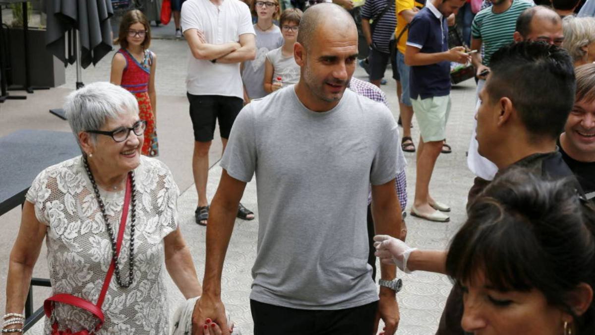 Dolors Sala Carriò con su hijo Pep Guardiola.