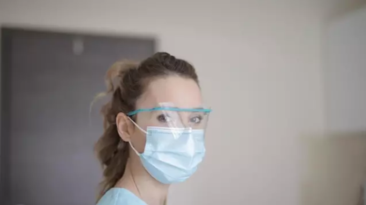 La organización insiste en la desinfección del material de protección antes de su uso.