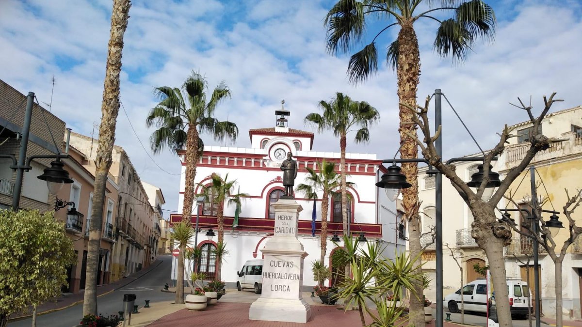 Balcón del Ayuntamiento decorado para la ocasión.