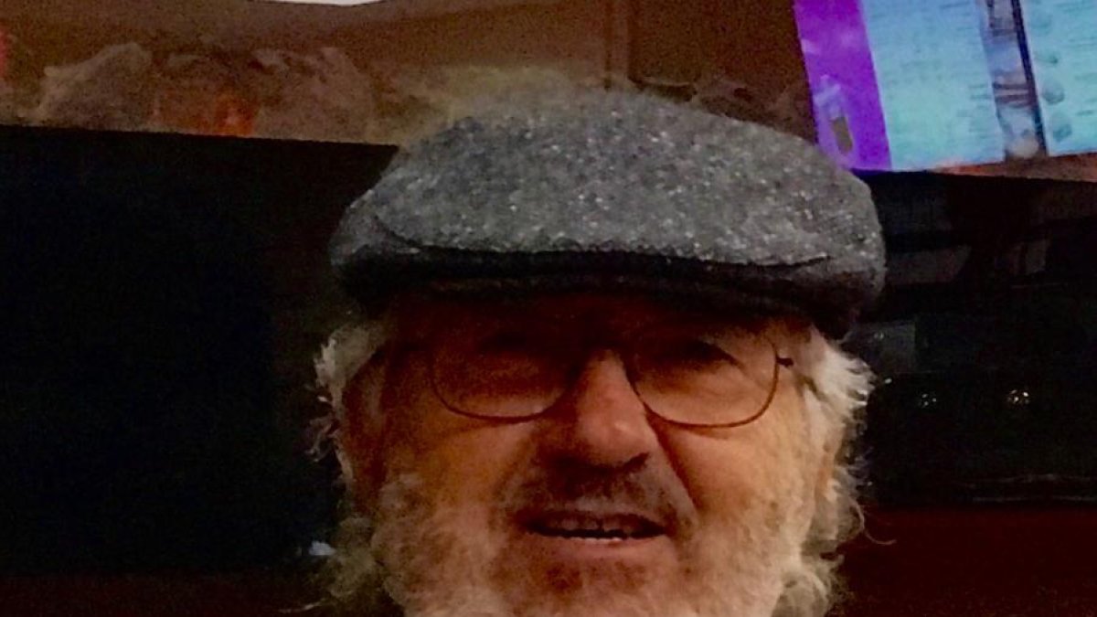 Ángel Berenguer Castellary es hijo de la familia que regentó la confitería La Flor y Nata, en la calle Mariana