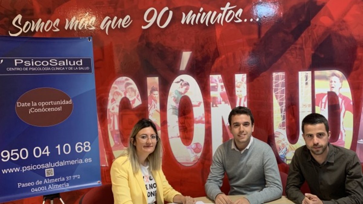 El acto de la firma en la sede de la Fundación.