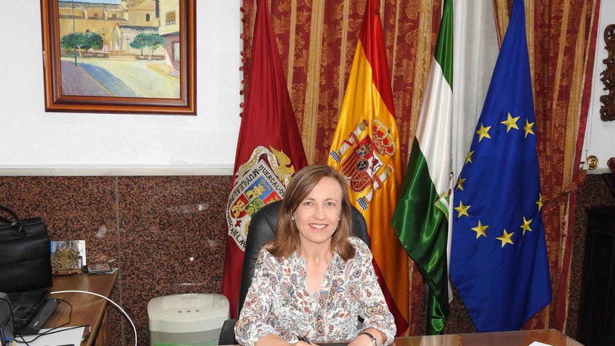 La alcaldesa huercalense, Francisca Fernández.