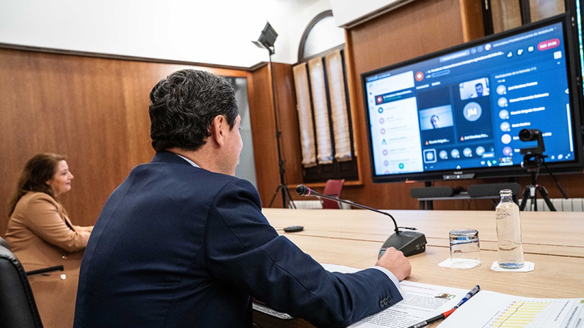 Juanma Moreno y Carmen Crespo, ayer.