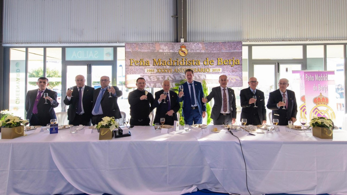 Eran otros tiempos paera la directiva de la Peña Madridista de Berja.