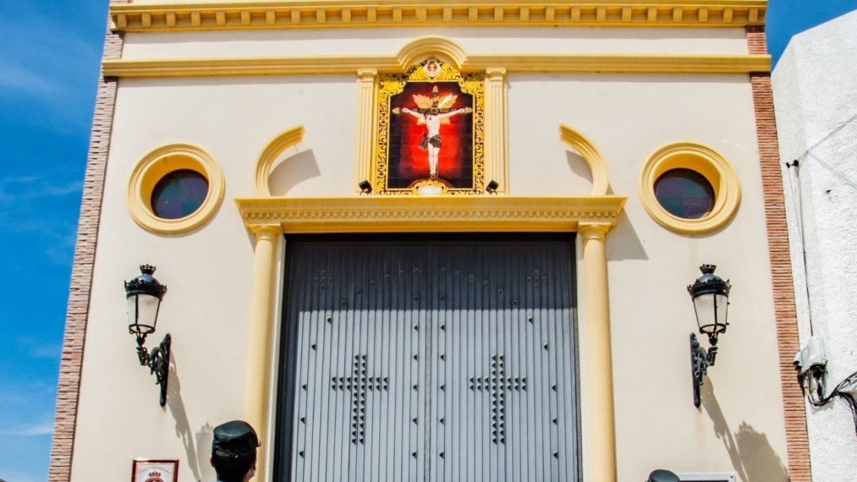 La Guardia Civil en su visita a la Hermandad de San Juan este Jueves Santo.