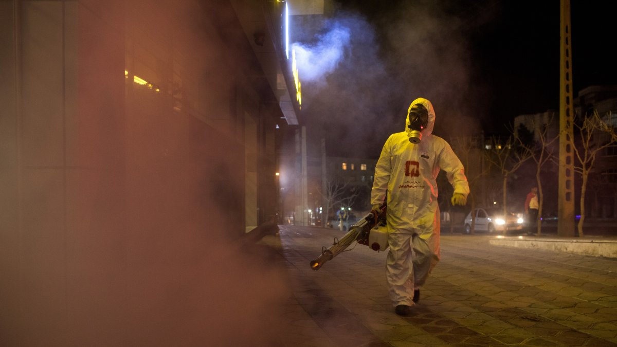 La desinfección diaria de las ciudadaes es esencial para la contención del virus.