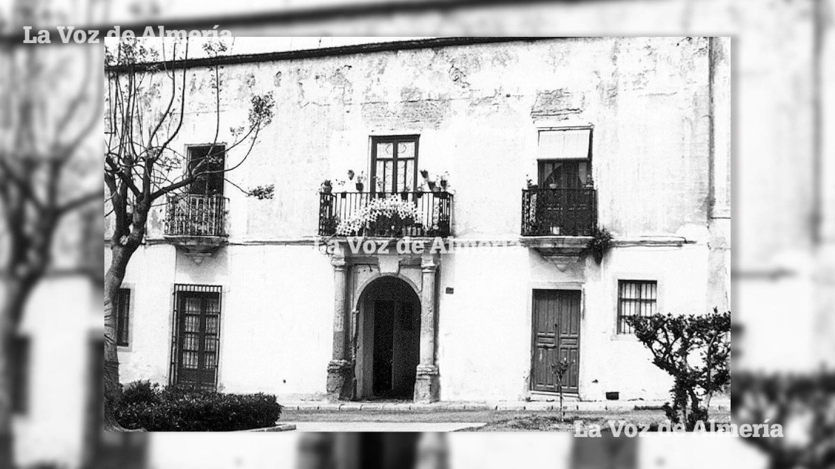 El patio de la casa de los Puche, en la Plaza de Bendicho, fue utilizado durante la epidemia de 1918 como lugar para repartir alimentos y medicinas.
