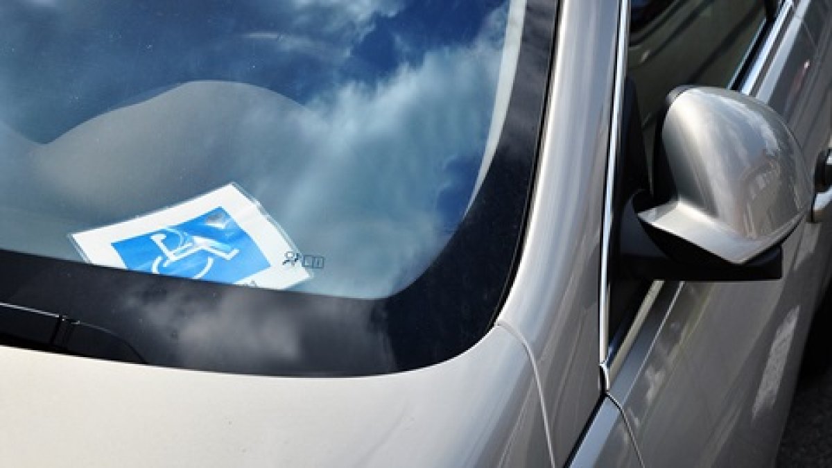 La Ley de Discapacidad incorpora multas por el fraude con tarjetas de aparcamiento.