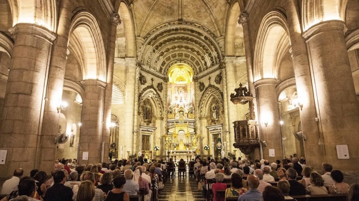 Imagen del interior del santuario de la Virgen del Mar.