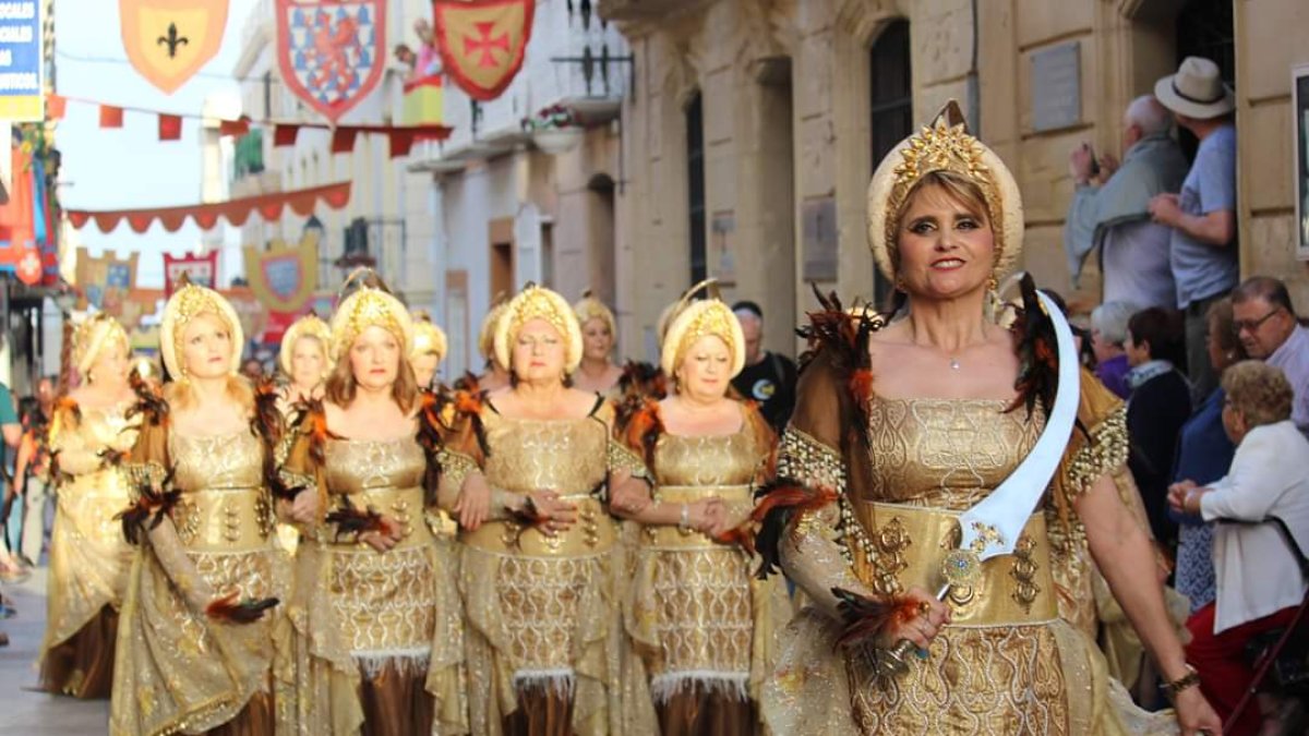 Desfile en años anteriores por las calles veratenses.