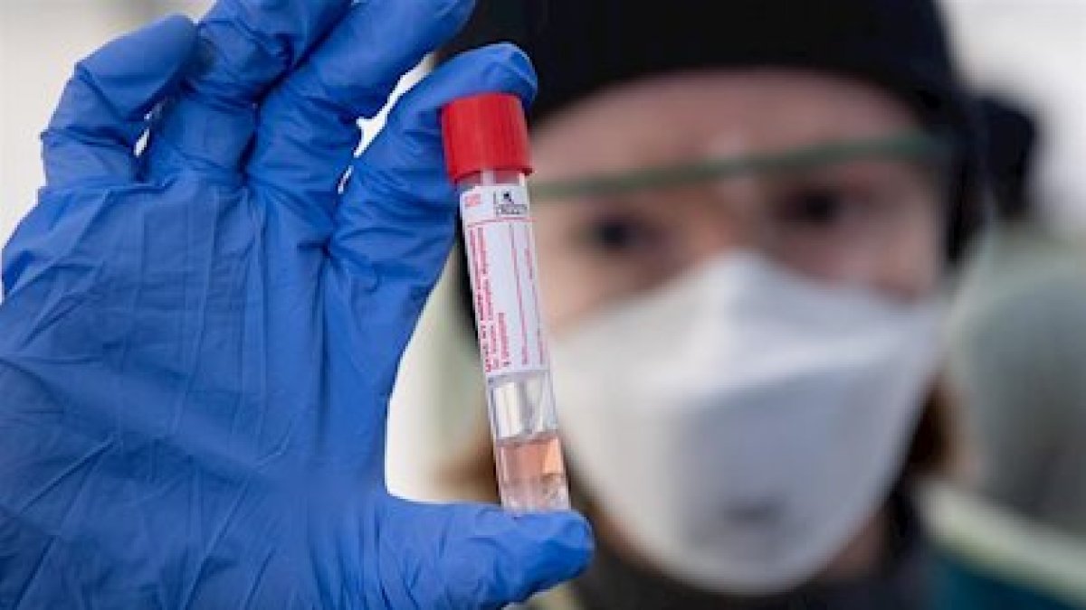 La vacuna aún podría tardar un año en llegar al mercado.