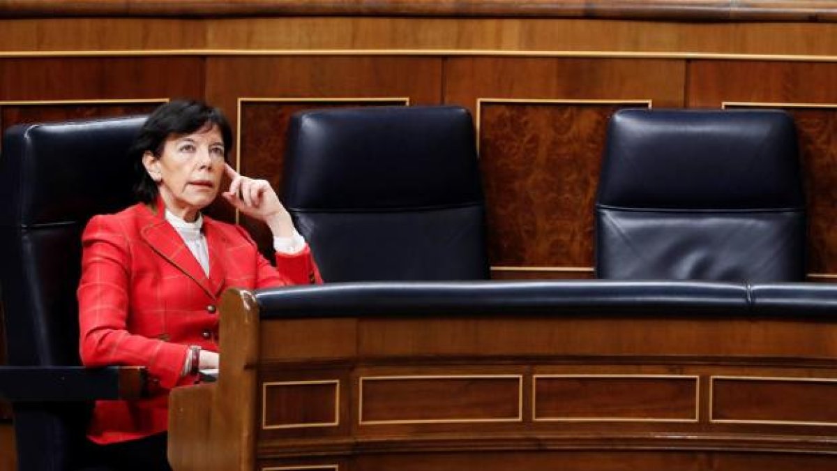 Isabel Celaá no contempla aplazar la Selectividad hasta septiembre: «Sería mucho esfuerzo para el alumnado»
