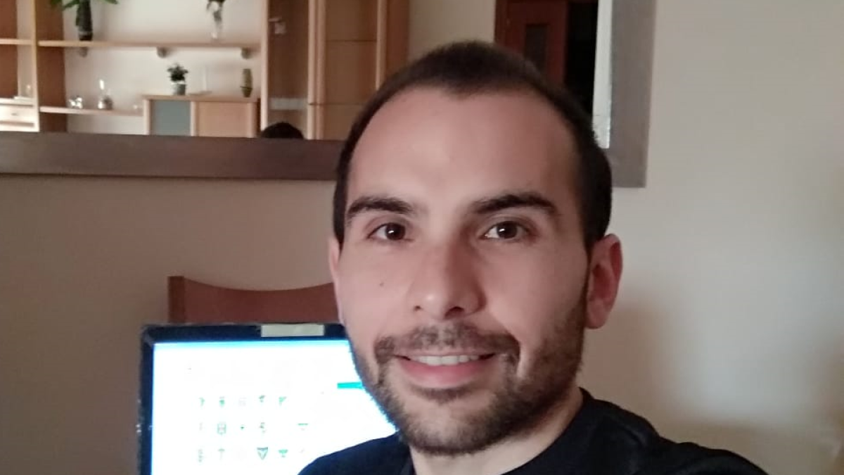 Carlos Marcos trabajando en casa con los compañeros del San Fernando.