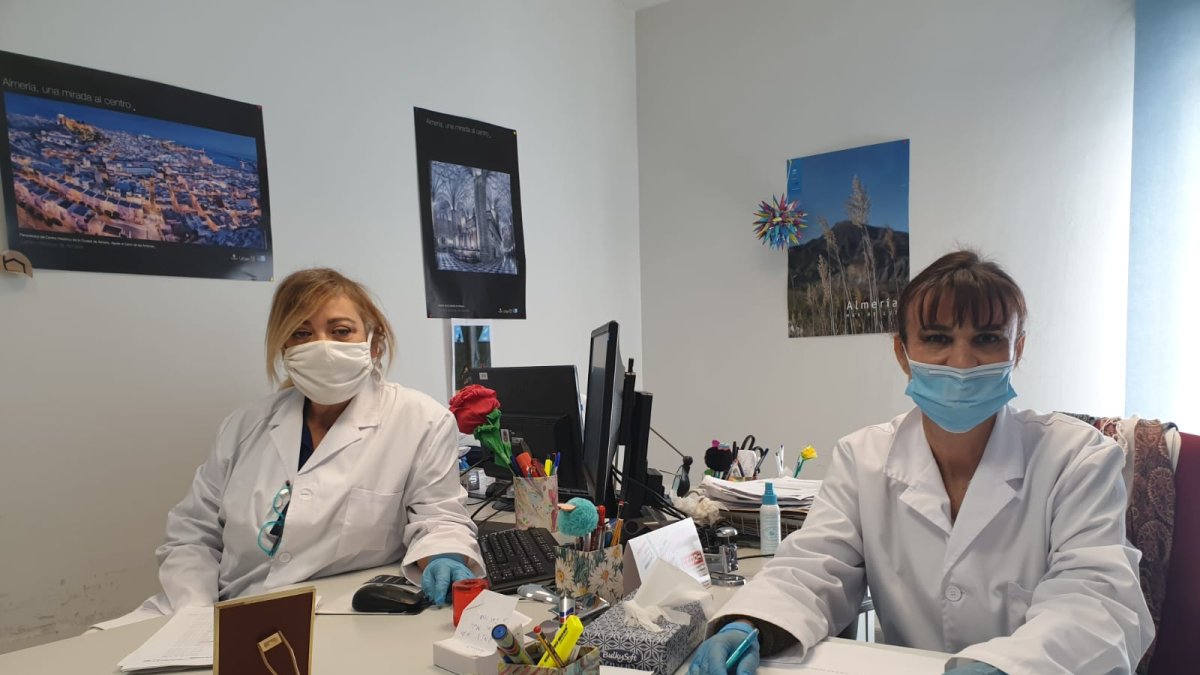 Dori Linares y Paula Juárez en el Centro Municipal de Acogida