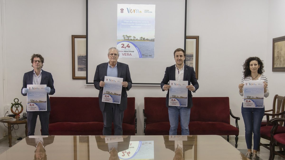 Equipo de Gobierno en la presentación del plan.