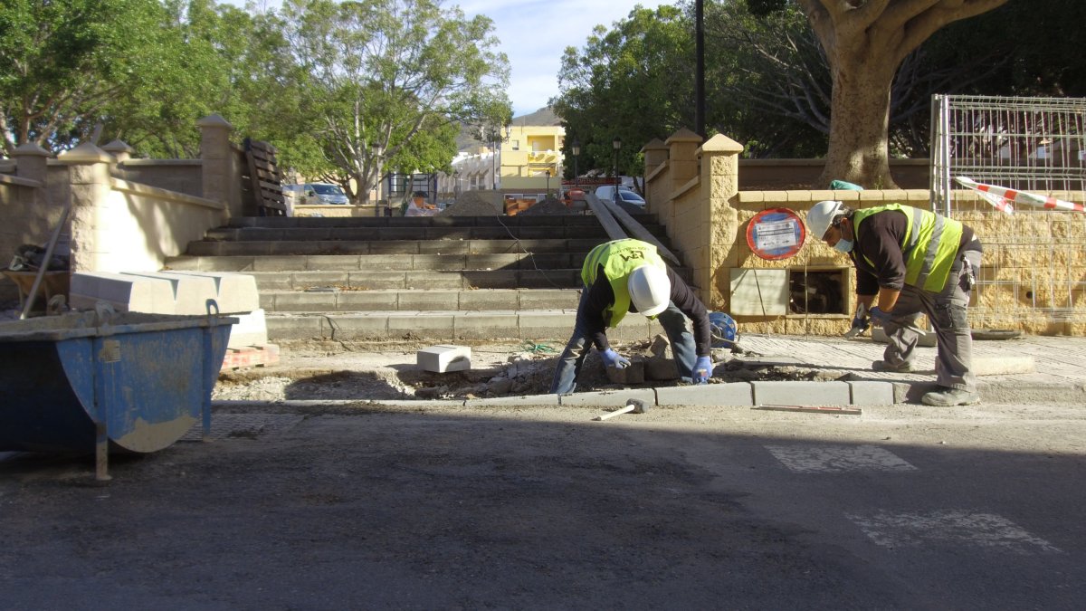Reanudación de las obras en la plaza Hermanos Martín Escudero.