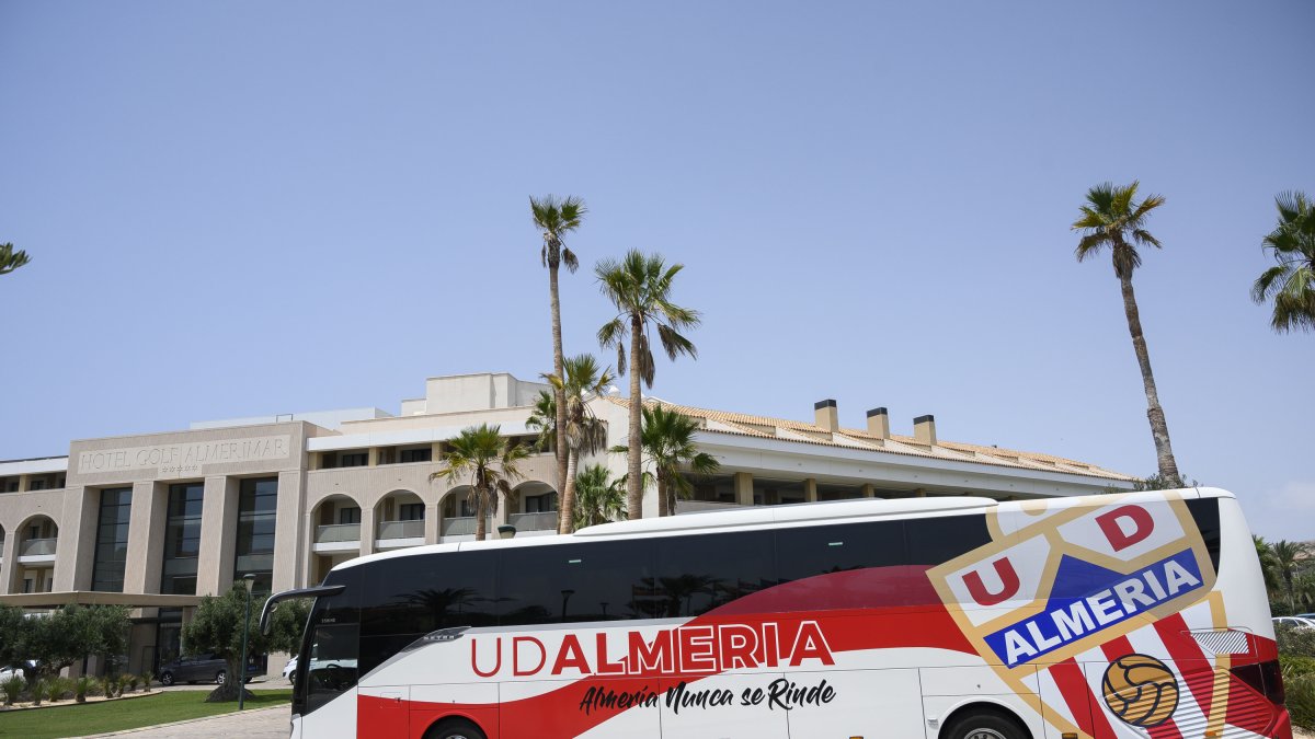 El Almería tiene que tomar la decisión de qué hacer cuando vuelva.