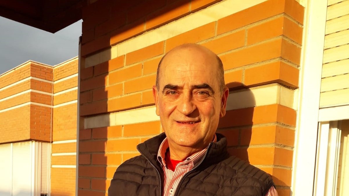 Juan José Valverde, natural de Guadix pero afincado en El Zapillo,  acumula casi un cuarto de siglo de experiencia al volante