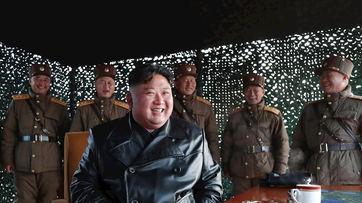 El líder de Corea del Norte, Kim Jong-un, durante unos ejercicios militares.