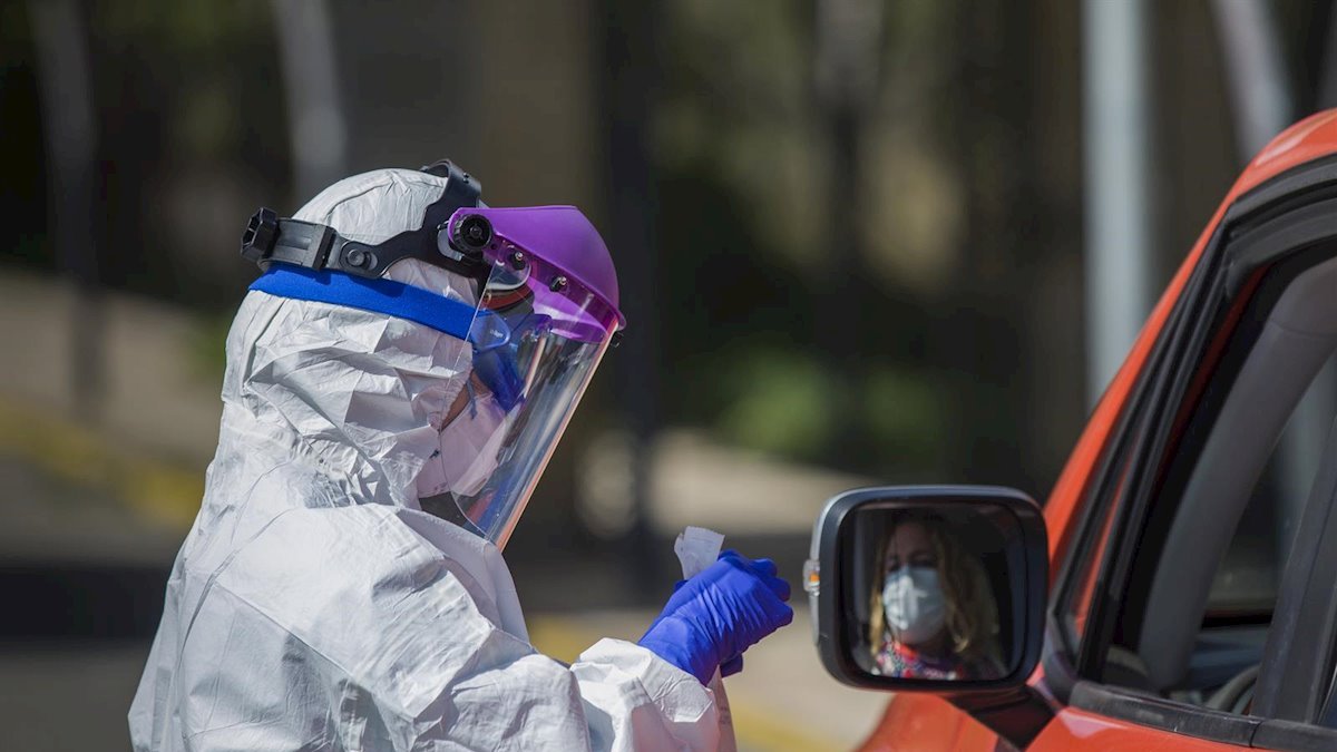 La OCDE sitúa a España entre los diez países que más pruebas diagnósticas realizan.