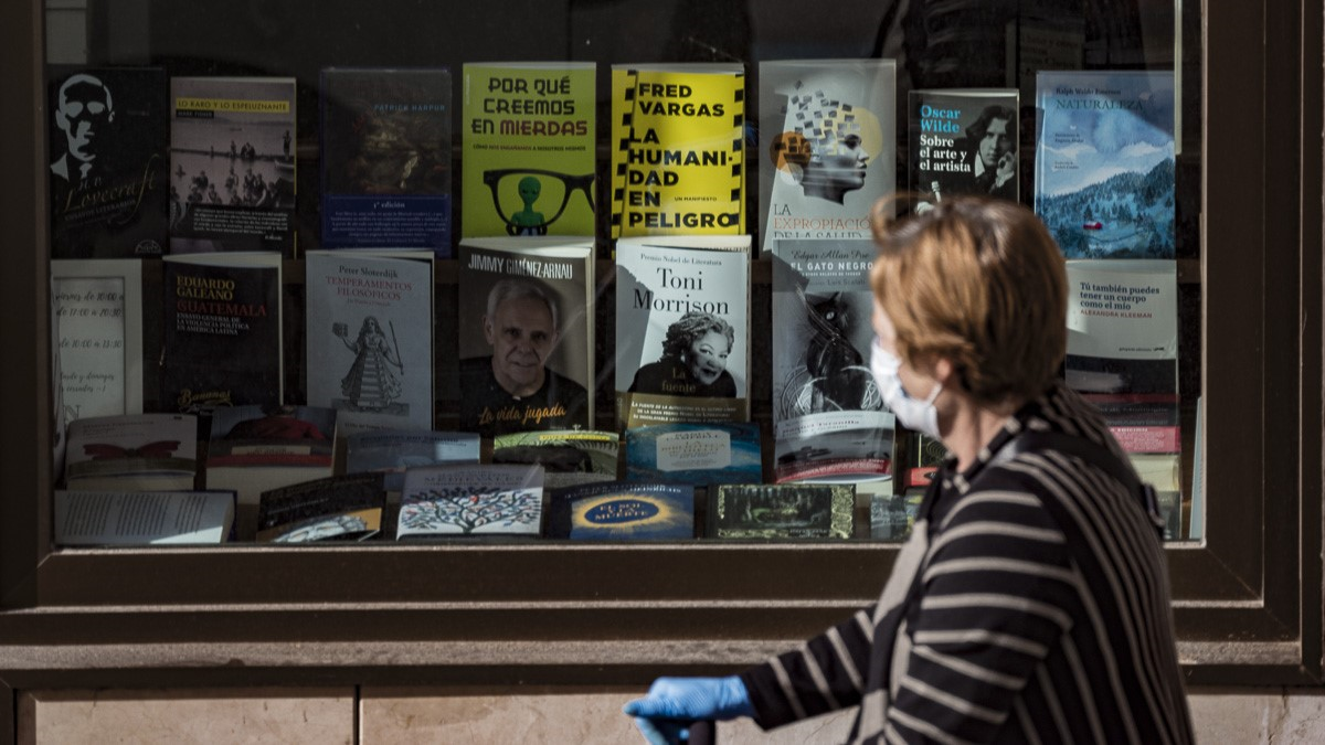 En la serie El mundo visto desde casa, el fotógrafo capta la nueva realidad sin moverse de su hogar.