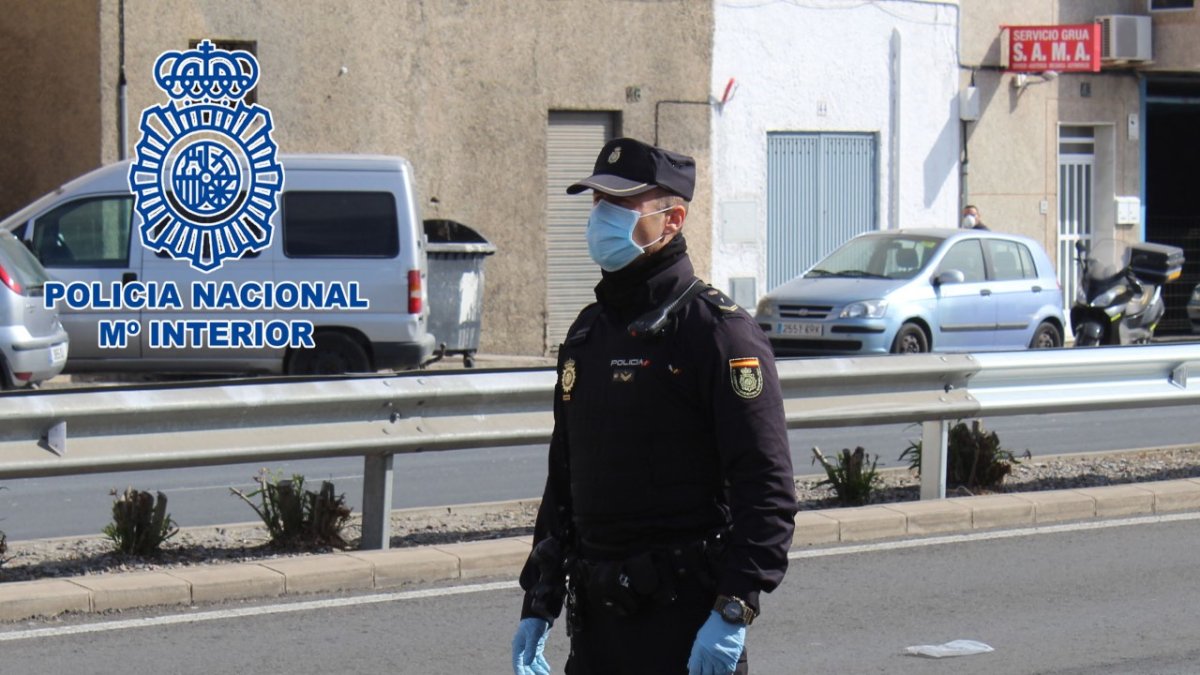 La Policía Nacional le preguntó sobre el motivo del desplazamiento.