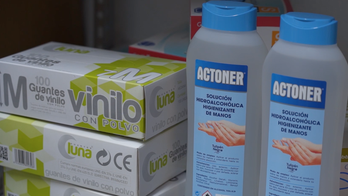 Alguno de los elementos que forman el kit puesto a disposición de los comercios.