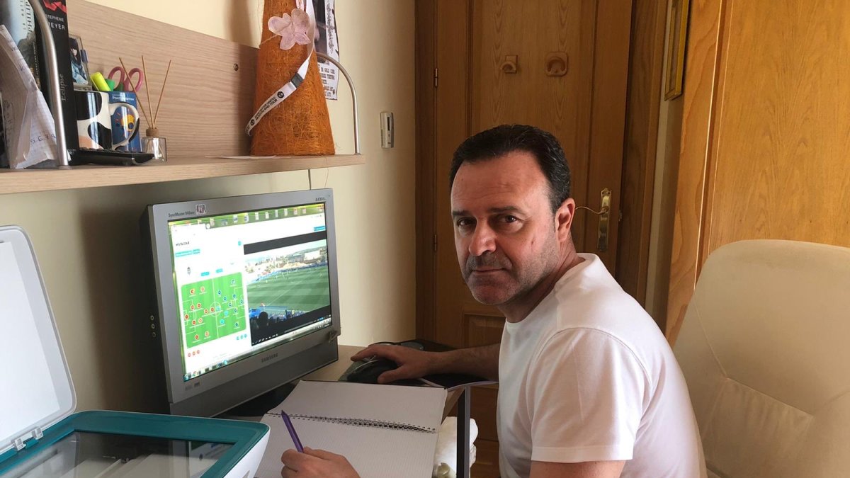 José María Salmerón sigue trabajando desde casa.