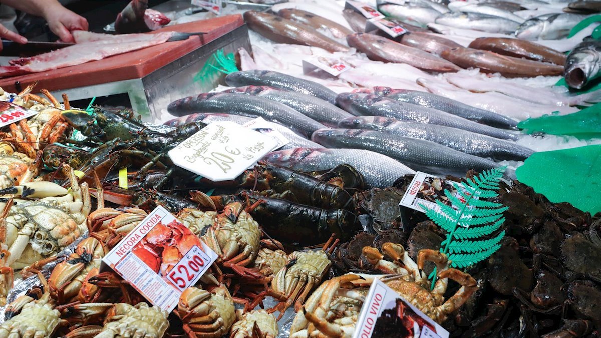 Crespo resalta que la plataforma de pesca extenderá la venta ‘on line’ a las 25 lonjas andaluzas.