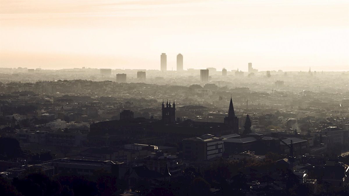 Capitales como Barcelona o Madrid han visto caer la capa de contaminación.