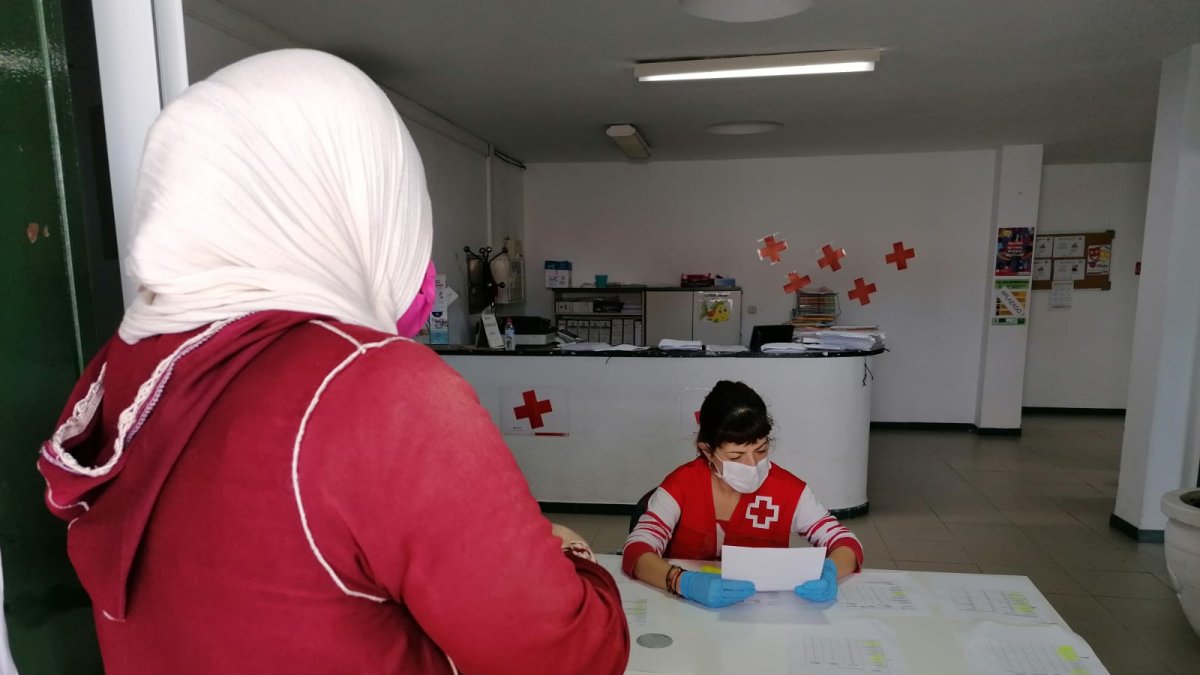 Entrega realizada en el barrio de El Puche