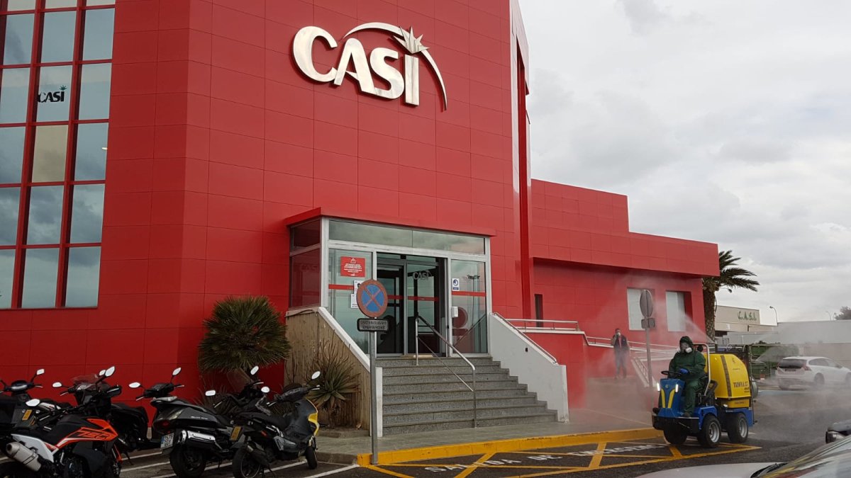 Desinfección exterior de CASI, una de las medidas que lleva a cabo la cooperativa almeriense.