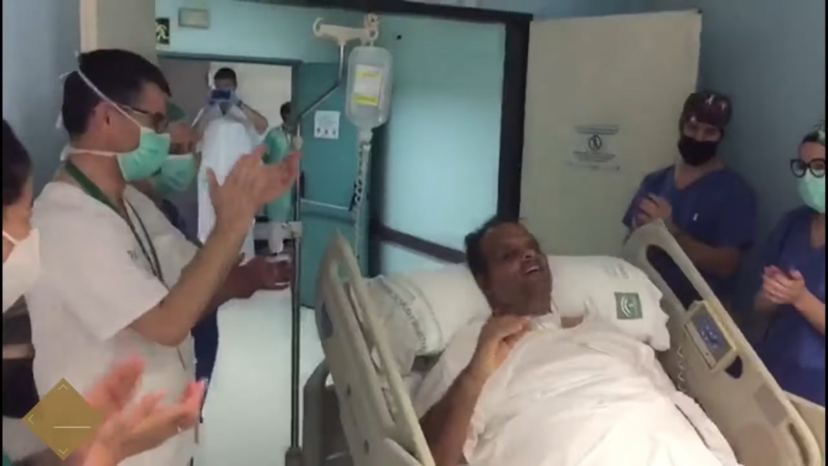 El doctor Munir recibió el alta de la UCI el domingo.