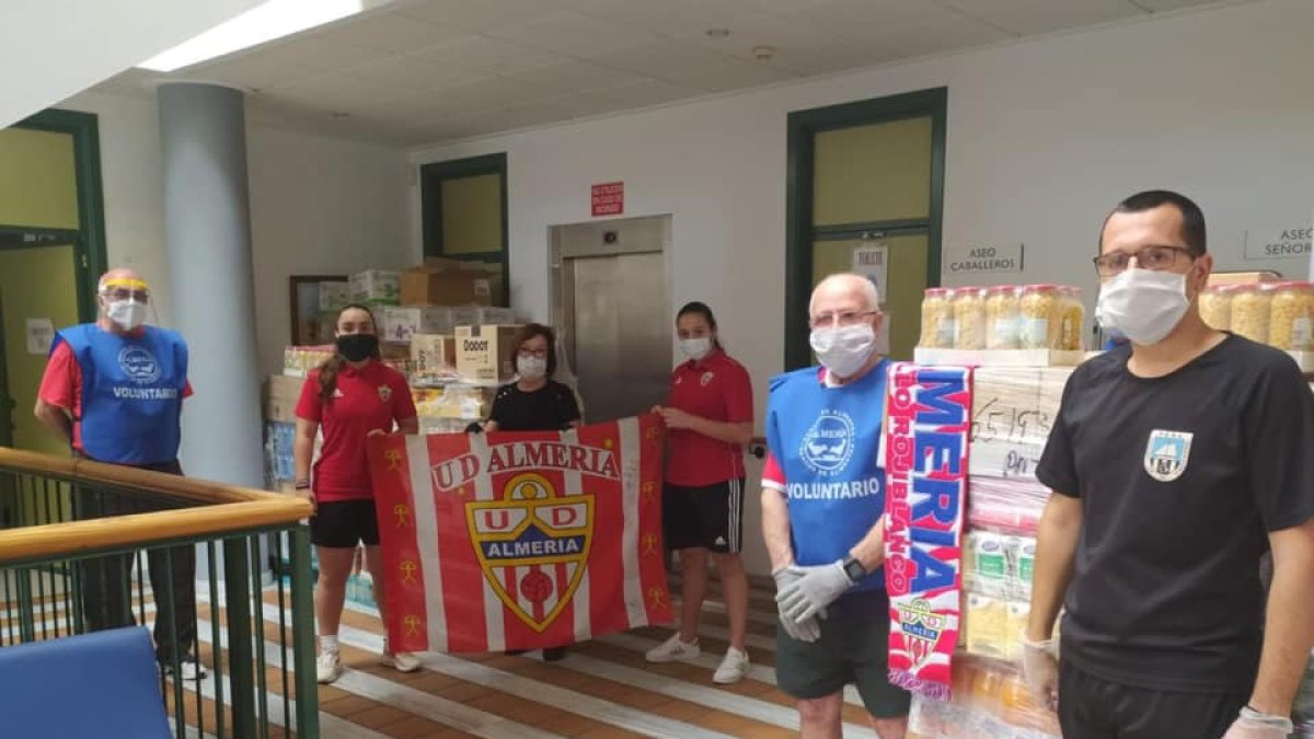 Reparto de alimentos por la provincia gracias a la Fundación y Turki.