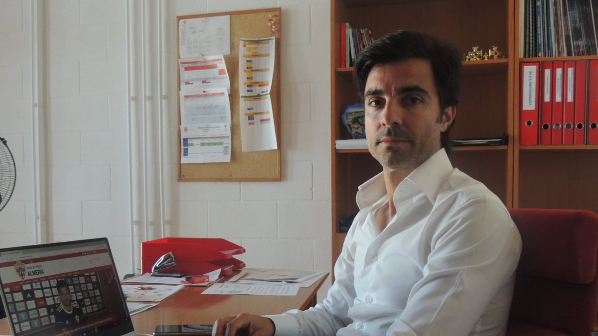 Mario Silva en su despacho del Mediterráneo.