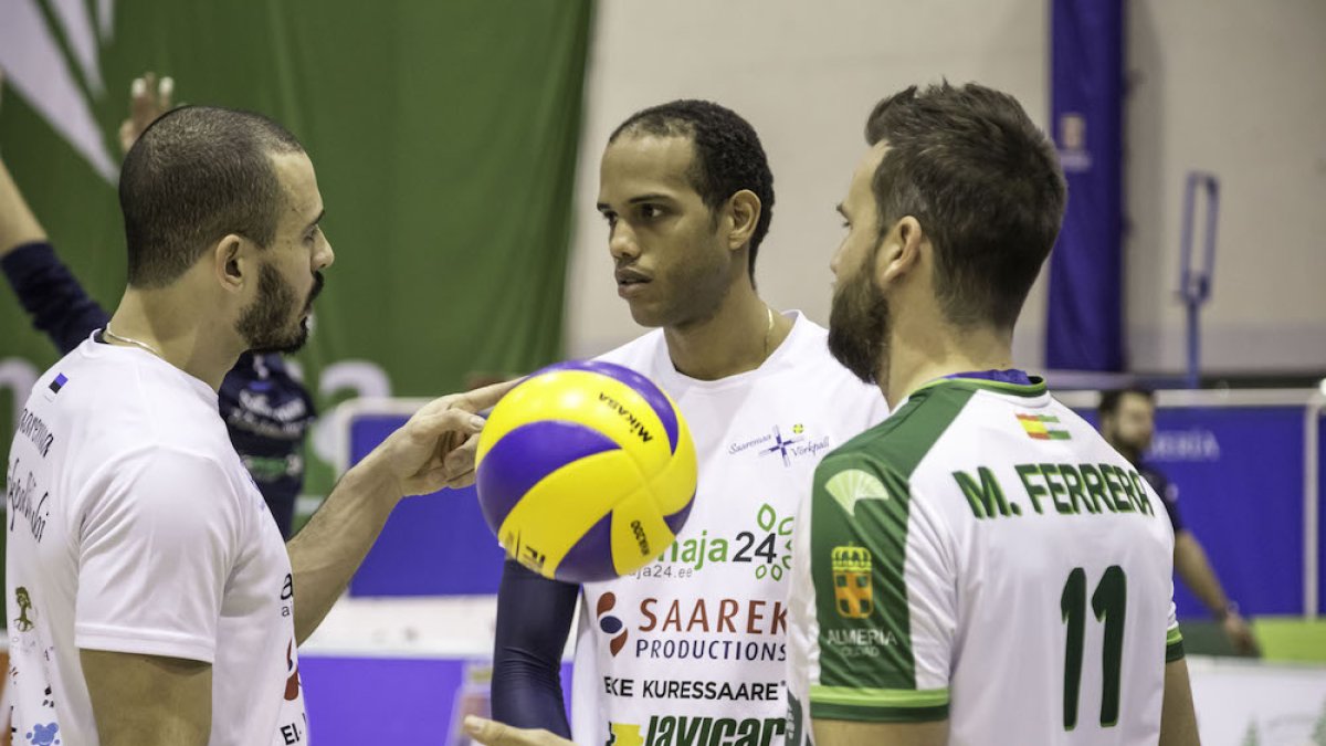 Unicaja en el partido contra Saaremaa en el Moisés Ruiz.