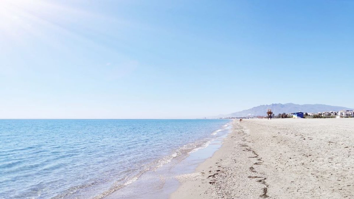El Playazo de Vera, una de las playas más extensas y con mayor afluencia de visitantes del Levante.