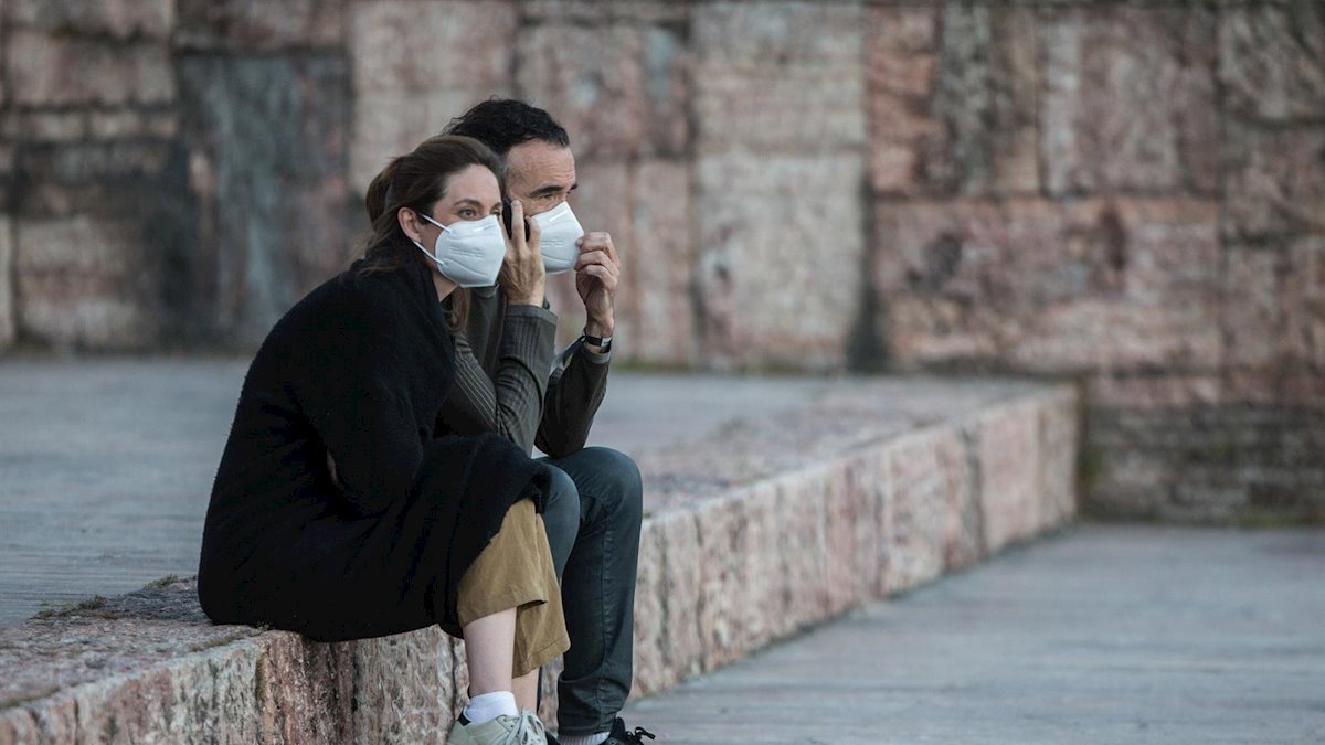 Bajan las muertes y los contagios en España.