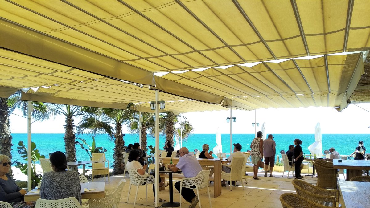 Terraza de la Dolce Vita, hacia las 13:00 - F. Moldenhauer