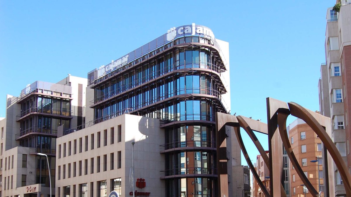Sede de Cajamar en la Plaza Juan del Águila de Almería