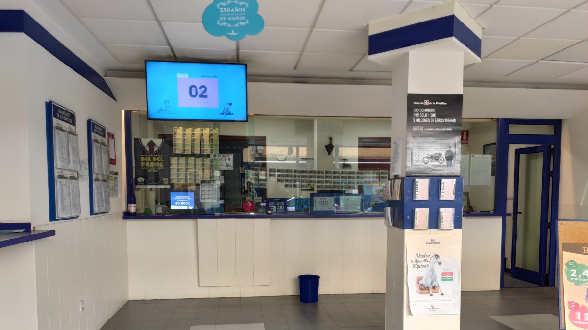 Interior de una administración de lotería.