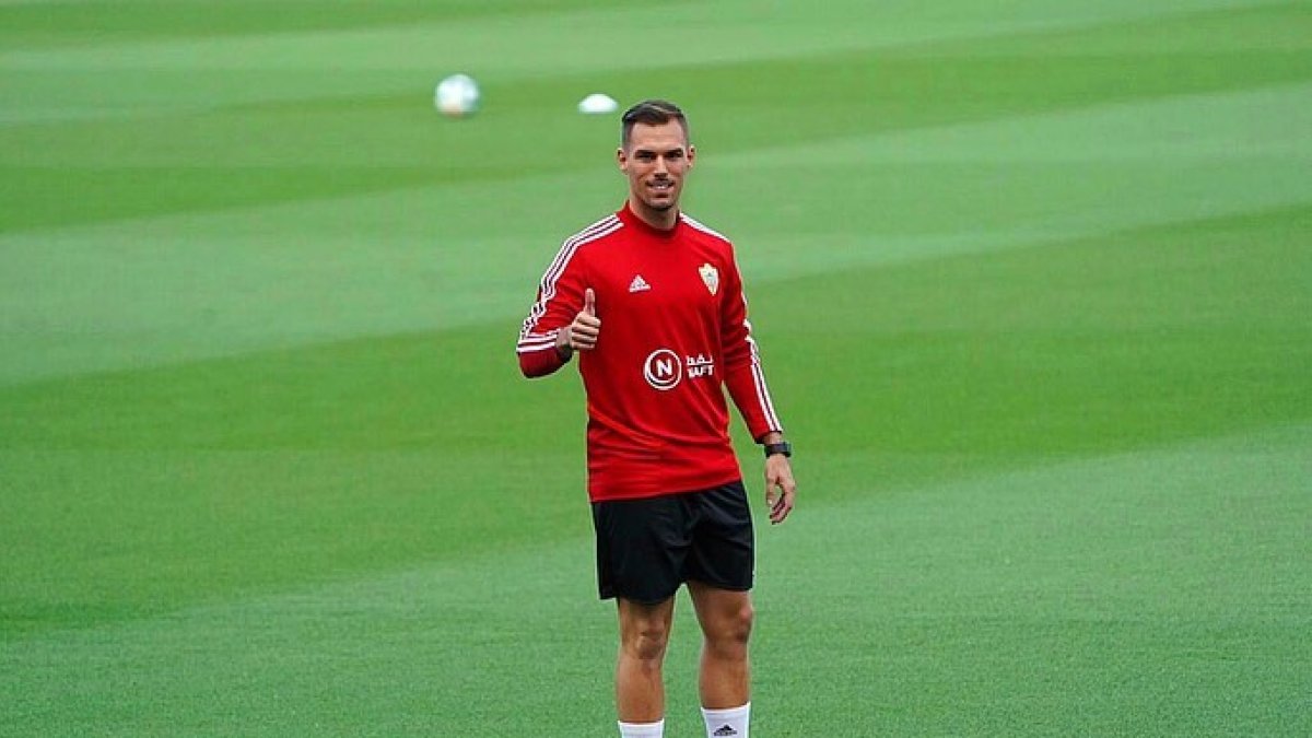 Rubén Enri entrenando en solitario en el Estadio.
