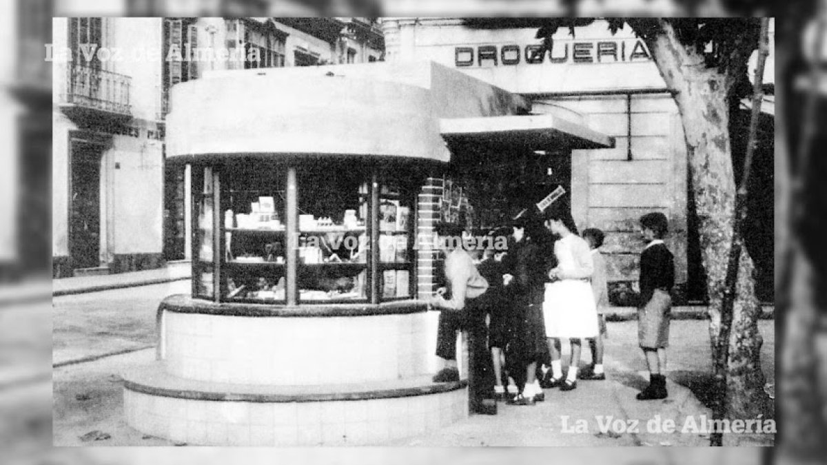El kiosco de Ramos, en la Plaza del Marqués de Heredia.