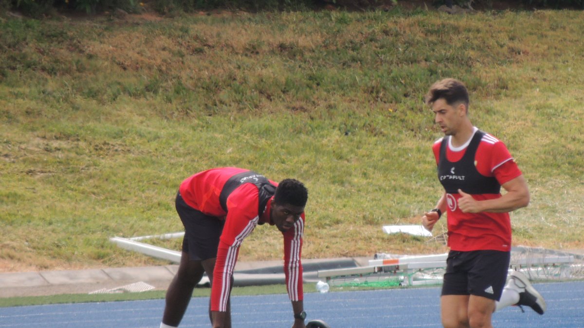 Valentine James y César de la Hoz.