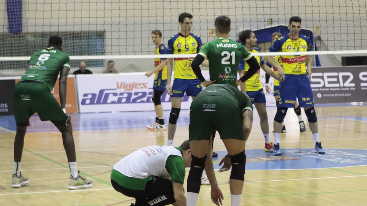 Los canteranos de Unicaja echan una mano al primer equipo en todo.