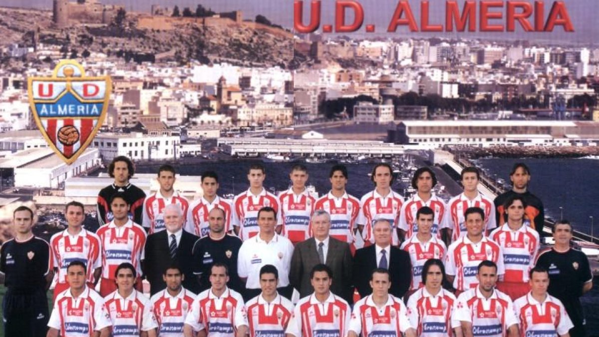 La plantilla que consiguió el ascenso en la temporada 2001-2002.